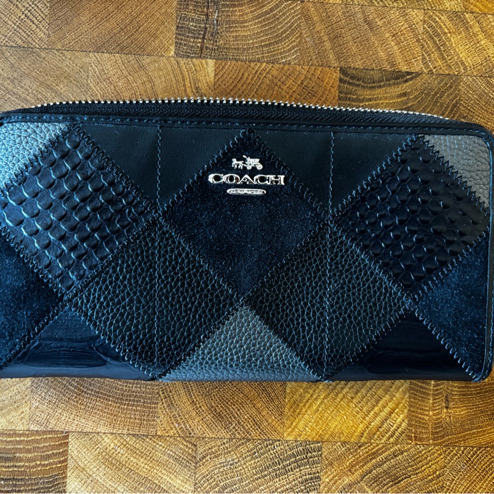 Brand new (with tags) Coach wallet/clutch